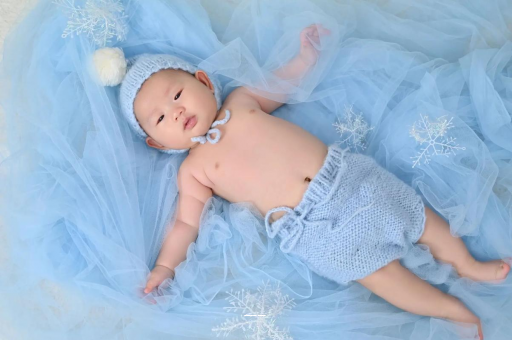 武汉供卵包生男孩满月宝宝放屁臭